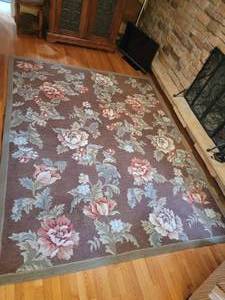 lot 60 image: Lovely Floral Area Rug