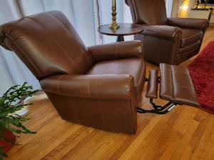 lot 1 image: Barcalounger Leather Swivel Recliner Arm Chair, a