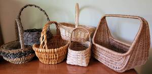 lot 129 image: Collection of Decorative Baskets