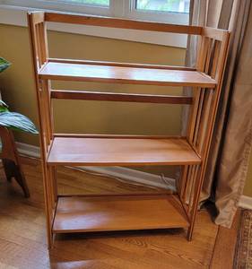 lot 125 image: 3-Shelf Folding Stackable Bookcase