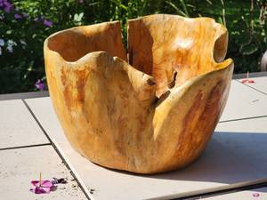 lot 131 image: Stunning Live Edge Carved Bowl