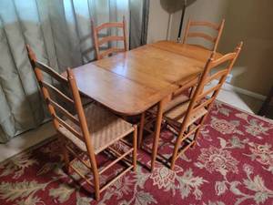 lot 7 image: Rustic Farmhouse Vintage Drop Leaf Dining Table Set