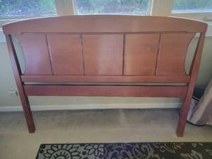 lot 56 image: Classic Full Size Bed Frame Set