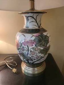 lot 69 image: Beautiful Oriental Ceramic Vase Lamp