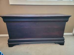 lot 6 image: Nichols & Stone Marseilles Hope Chest Trunk