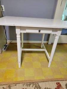 lot 84 image: White Drop Leaf Kitchen Table