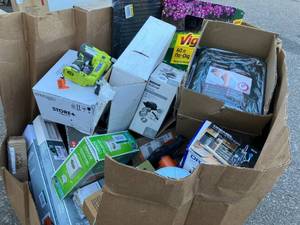 lot 20 image: 4x4x4 Gaylord Full of Wholesale Items