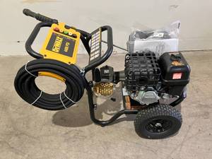 lot 92 image: Dewalt DXPW61156 4400 PSI 4.0 GPM GAS COLD WATER PRESSURE WASHER WITH DEWALT 420CC ENGINE