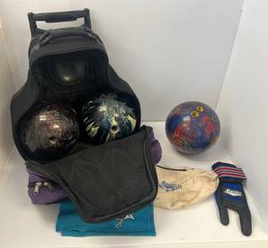 Bowlers Bag With Three Balls 900 Global Hook Desert, Ebonite Maxim, Columbia 300 And More