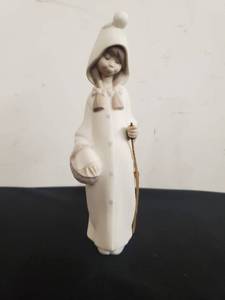 Lladro Shepherd Girl With Basket And Stick Figurine
