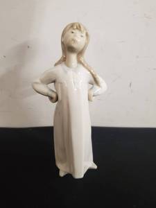 Lladro Girl With Hands On Hips Figurine