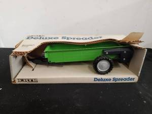 Model Deluxe Spreader By Ertl