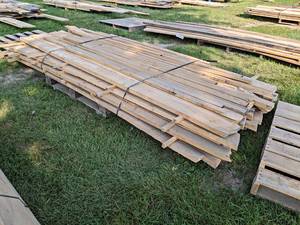 Pallet Lot of Rough Sawn, Kiln Dried Boards, Mostly SOFT MAPLE - Lengths Up to 117, Thickness From 34 to 1-12, Width Most is 5 to 1-12, Quantity 50