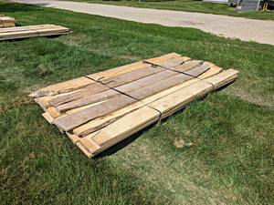 Pallet Lot of Rough Sawn and Kiln Dried SOFT MAPLE Boards - Lengths Up to 100, Thickness 1, Width Mostly 7-12 to 9-12