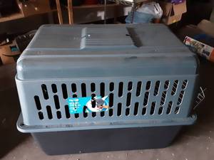 lot 3 image: Large Pet Porter 42x26x30 With Door & Hardware For Assembly