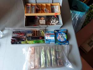 lot 14 image: Old Pal Tackle Box & Contents
