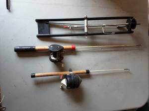 lot 16 image: 2-Ice Jig Sticks (Zebco, Ocean City Reels) 1-Tip Up
