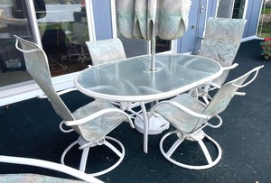 lot 50 image: Great Patio Grouping