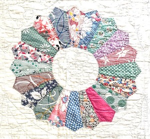 lot 11 image: Vintage Handmade Quilt with Circles of Color