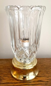 lot 66 image: Lovely Crystal Lamp