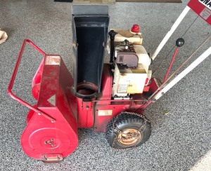 lot 73 image: Snapper Snowblower