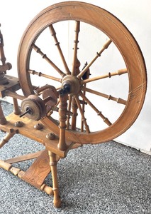 lot 76 image: Vintage Spinning Wheel