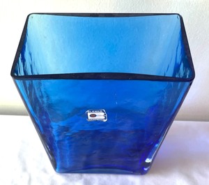 lot 80 image: Brilliant Cobalt Blue Blenko Vase