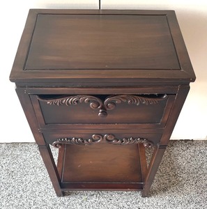 lot 75 image: Adorable Accent Table with Drawer
