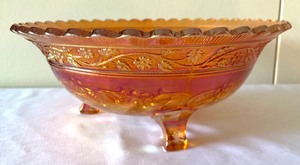 lot 96 image: Vintage Carnival Glass Bowl