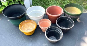 lot 100 image: Grouping of Plastic Planters