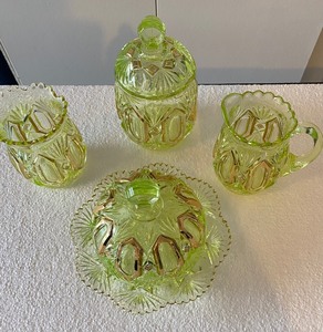 lot 118 image: Gorgeous Vintage Glassware Set