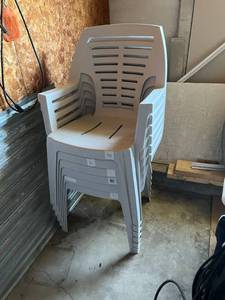 6 Like New Patio Chairs