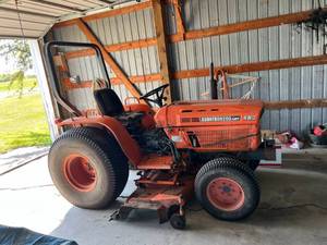 Kubota B8200 4WD Hydrostatic Tractor with Mower Deck &amp Rototiller