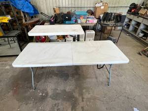 2 Folding Tables