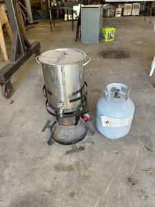 Turkey Fryer & Full Propane Tank