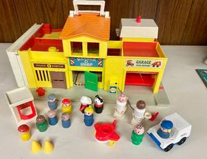 Vintage Little People 1970s Barber Shoe and Garage Playset with Figurines