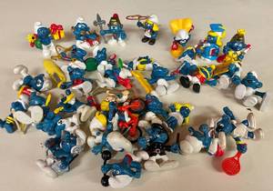 HUGE Lot of Vintage Schleich Peyo Smurf PVC Figures