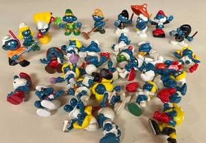 HUGE Lot of Vintage Schleich Peyo Smurf PVC Figures
