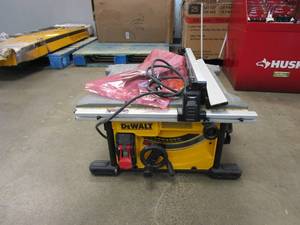 lot 444 image: DEWALT 15 Amp Corded 8-14 in. Compact Portable Jobsite Tablesaw (Stand Not Included) DWE7485 (USED, IN WORKING CONDITION)