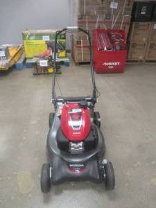 lot 509 image: HONDA 21 in. 3-in-1 Variable Speed Gas Walk Behind Self Propelled Lawn Mower with Auto Choke (MISSING BAGGER, NICE CONDITION)
