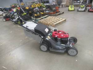 lot 511 image: HONDA 21 in. NeXite Variable Speed 4-in-1 Gas Walk Behind Self Propelled Mower with Select Drive Control (LIKE NEW CONDITION)
