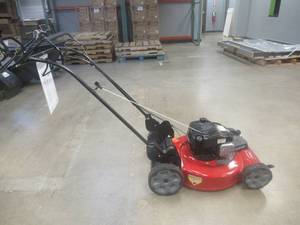 lot 515 image: TORO 21442 22 in. Recycler Briggs & Stratton High Wheel FWD Gas Walk Behind Self Propelled Lawn Mower (MISSING BAGGER, IN NICE CONDITION)