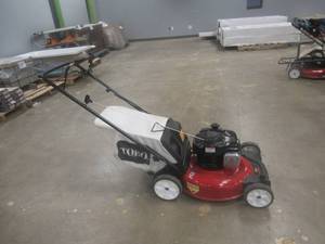 lot 518 image: TORO 21352 22 in. Recycler SmartStow Briggs & Stratton High Wheel FWD Gas Walk Behind Self Propelled Lawn Mower(LIKE NEW CONDITION)