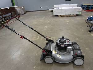 lot 526 image: MURRAY MNA153003 22 in. 140 cc Briggs & Stratton Walk Behind Gas Self-Propelled Lawn Mower with Front Wheel Drive (MISSING BAGGER)