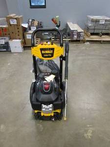 lot 530 image: DEWALT DXPW3324I 3300 PSI 2.4 GPM Gas Cold Water Pressure Washer with HONDA GCV200 Engine (NEW CONDITION)