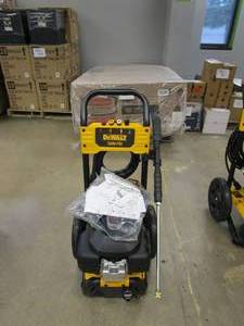 lot 528 image: DEWALT DXPW3324I 3300 PSI 2.4 GPM Gas Cold Water Pressure Washer with HONDA GCV200 Engine (NEW CONDITION)