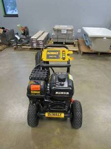 lot 531 image: DEWALT 61156 4400 PSI 4.0 GPM Gas Cold Water Pressure Washer with DEWALT 420cc Engine (USED, MISSING WAND)
