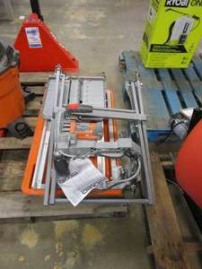 lot 537 image: RIDGID 9 Amp Corded 7 in. Wet Tile Saw with Stand (SALVAGE, FOR PARTS ONLY)