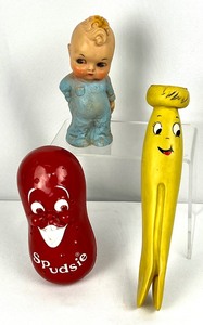 lot 30 image: Vintage Kewpie Doll, Clothespin Squeak toy and Ohio Art Spudsie Hot Potato