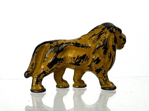 lot 33 image: Vintage Cast Iron Lion & Hitched Horses Toys
